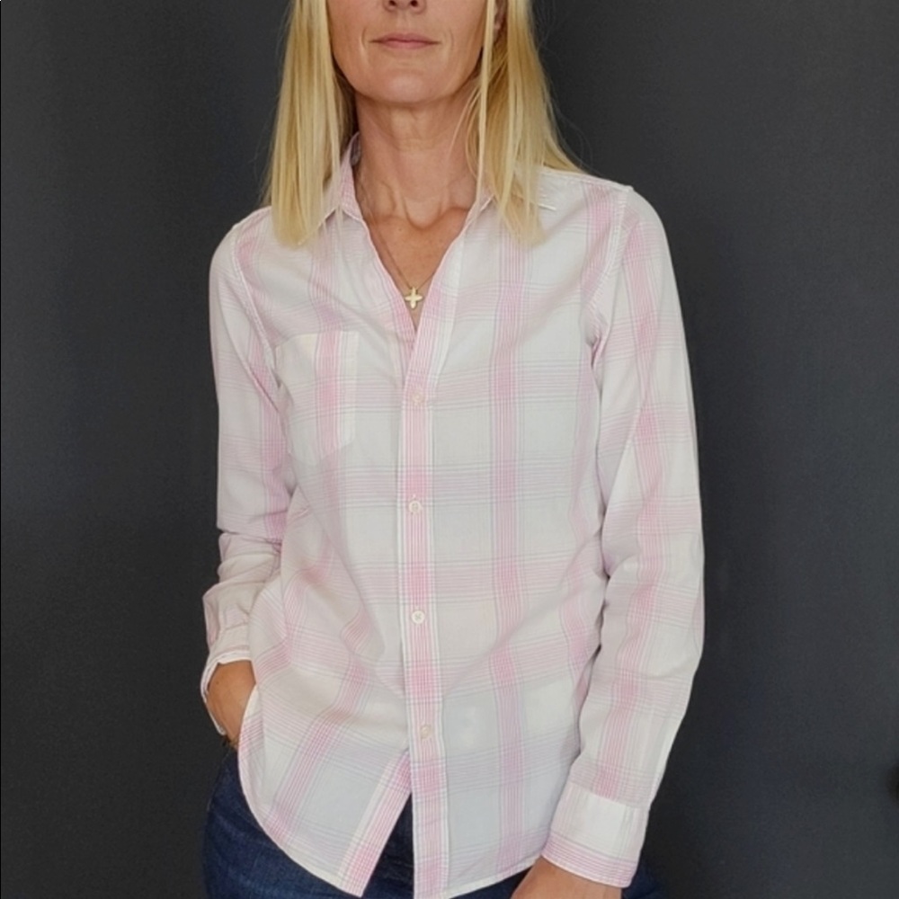 Gap white and pink plaid fitted boyfriend long sleeve button down shirt